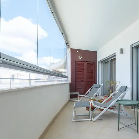 28 By Destination Algarve Luz