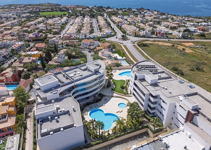 28 By Destination Algarve