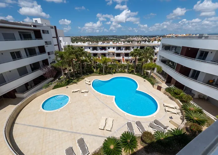 28 By Destination Algarve * Luz