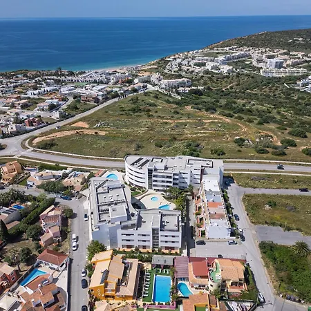 28 By Destination Algarve * Luz