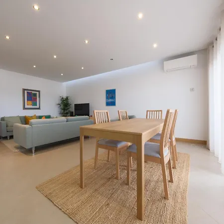 28 By Destination Algarve Luz